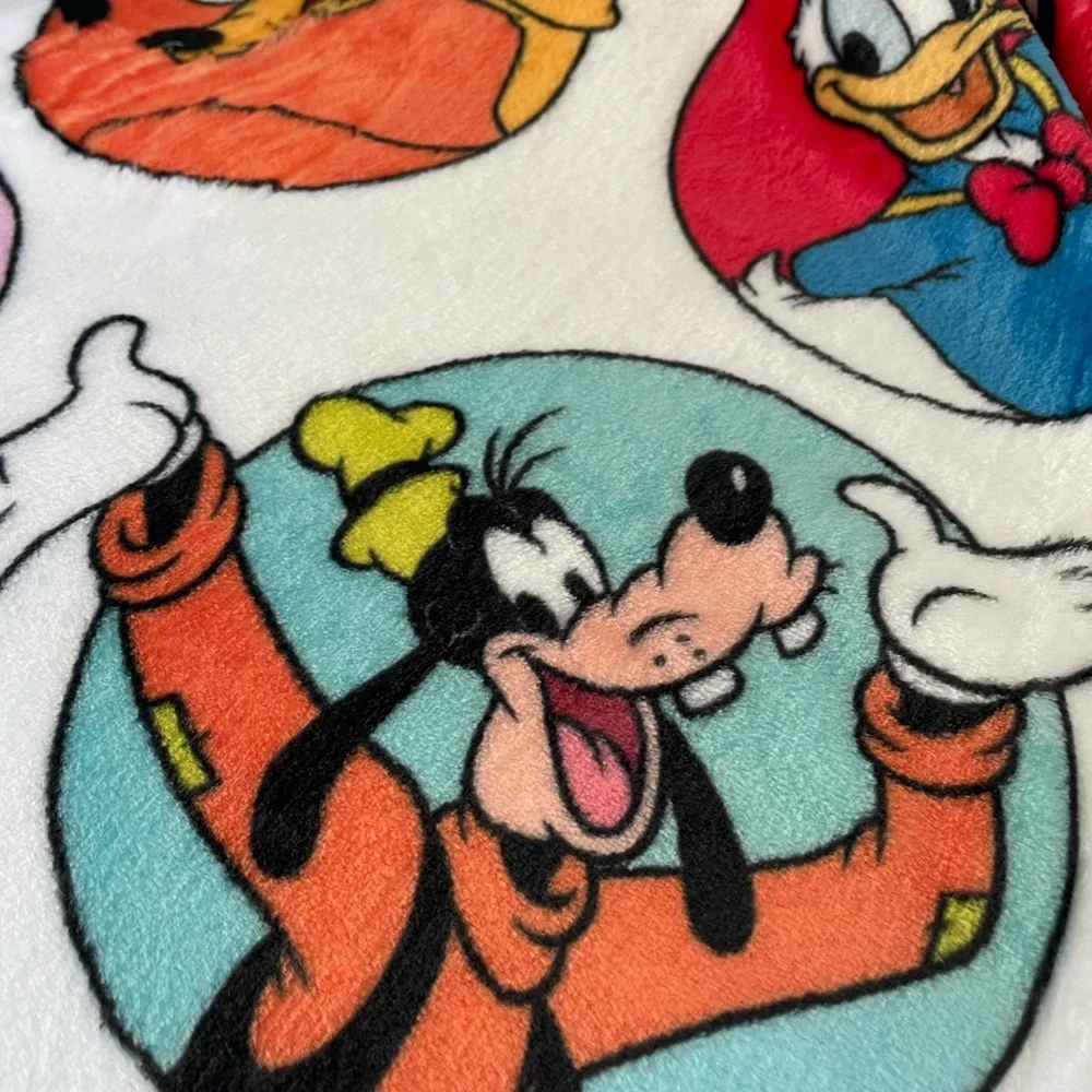 Official Disney "Mickey & Friends" Ultra-Soft Fleece Throw - Picture 12 of 14
